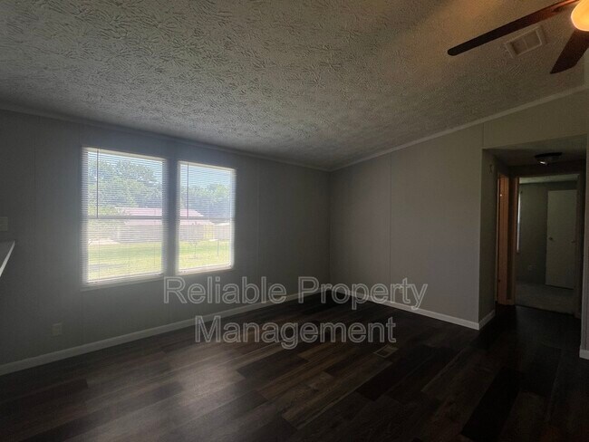Building Photo - 107 Spring Branch Ln