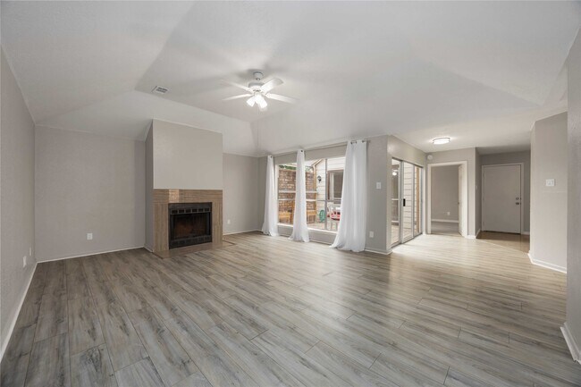 Foto del edificio - 13010 Worthington St