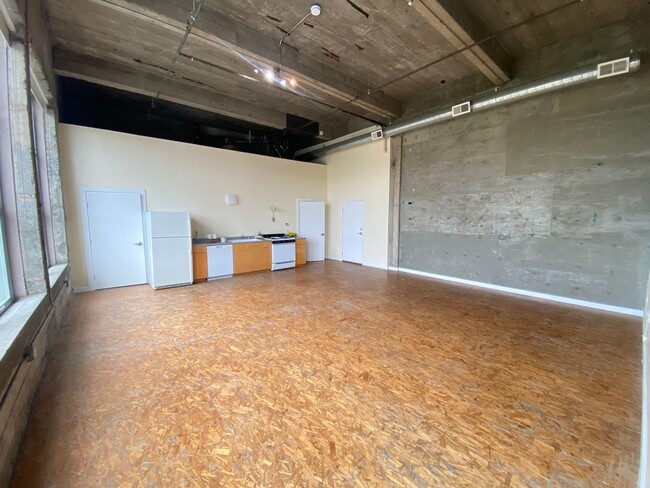 Building Photo - Advent- Amazing Loft In Clawson District o...