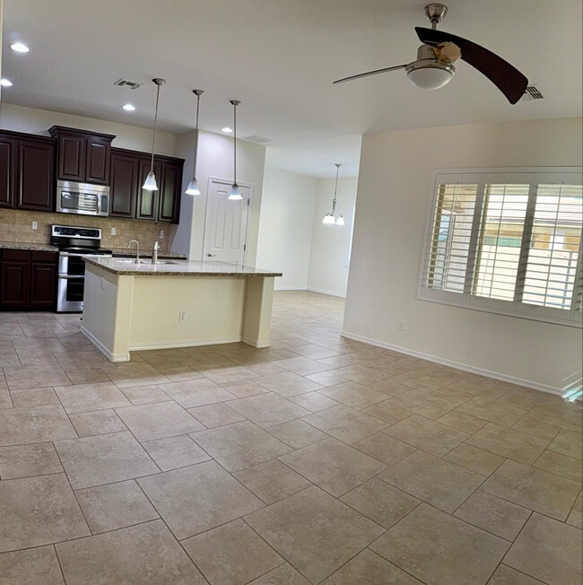 Building Photo - 3128 E Franklin Ave