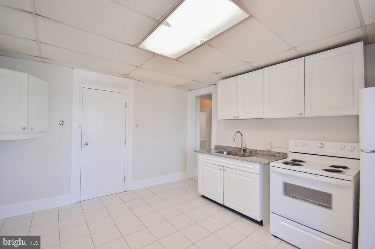 117 E Martin St Unit 4, Martinsburg, WV 25401 Room for Rent in