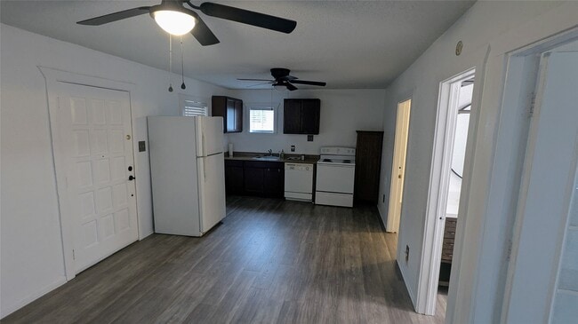 Foto del edificio - 4615 Woodside St