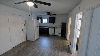 Building Photo - 4615 Woodside St