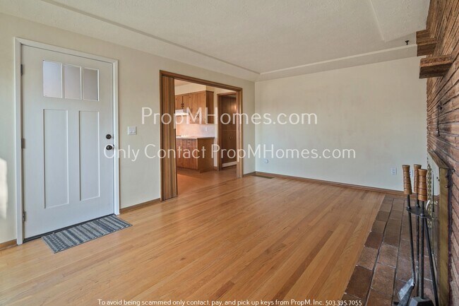 Foto del edificio - Retro Home Near Madison South! Close to Tr...