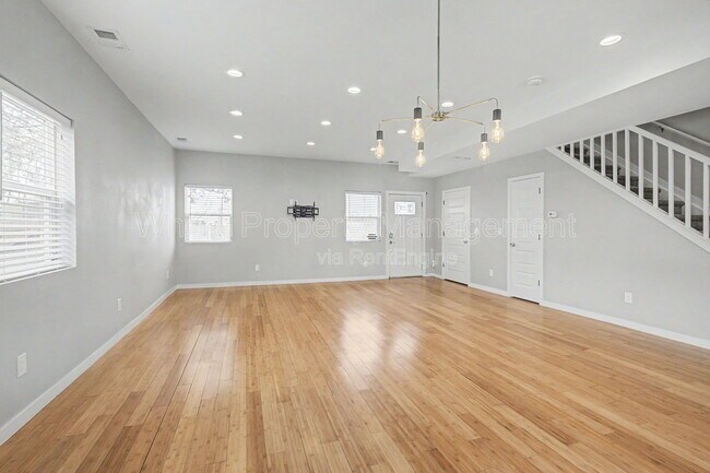 Building Photo - 5803 Poplar St