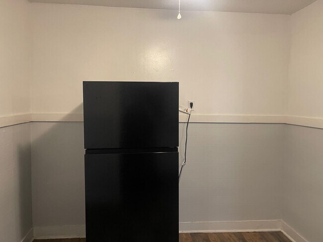 Building Photo - Cozy 1-Bedroom duplex AVAILABLE SOON!