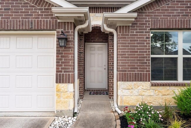 Building Photo - 14077 Lake Cres Dr