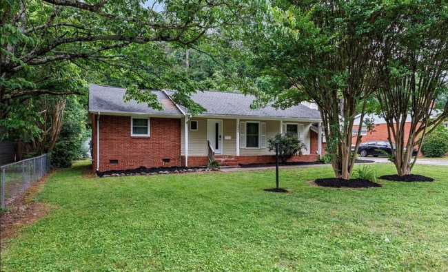 Building Photo - 1344 Shannonhouse Dr