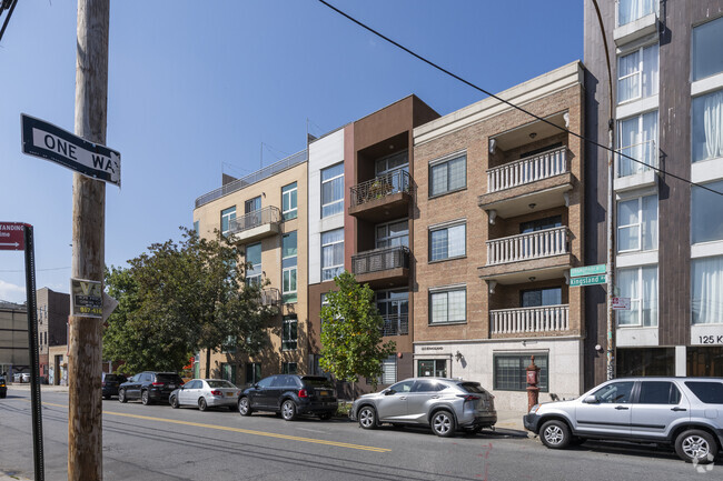 Building Photo - 121 Kingsland Ave