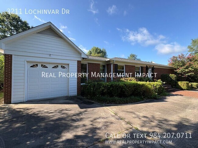Foto del edificio - 3211 Lochinvar Dr