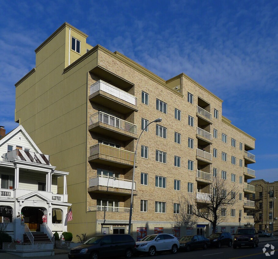 Building Photo - 8700 Bay Pky