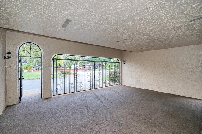 Foto del edificio - 3680 Estepona Ave