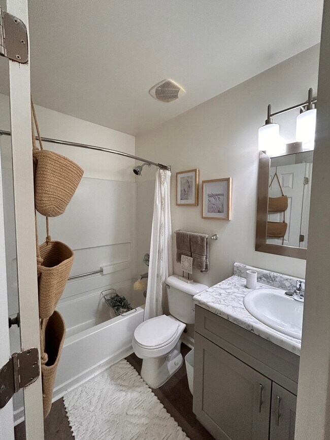 Building Photo - 1107 Fords Pointe Cir
