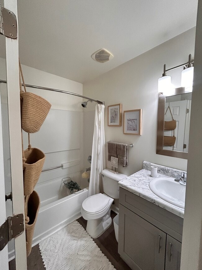 Foto del edificio - 1107 Fords Pointe Cir