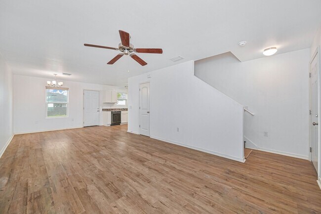 Foto del edificio - 3BR/2.5BA Cape Coral Home w/ 2-Car Garage & Spacious Yard – Available Now!