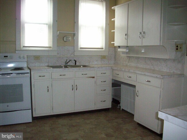 Building Photo - 4699 Lemar Rd