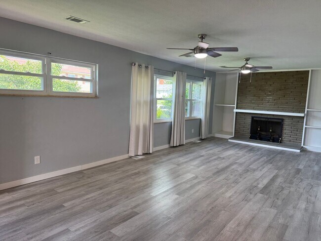 Foto del edificio - ROOM TO ROAM! SPACIOUS VIENNA RANCH-STYLE ...