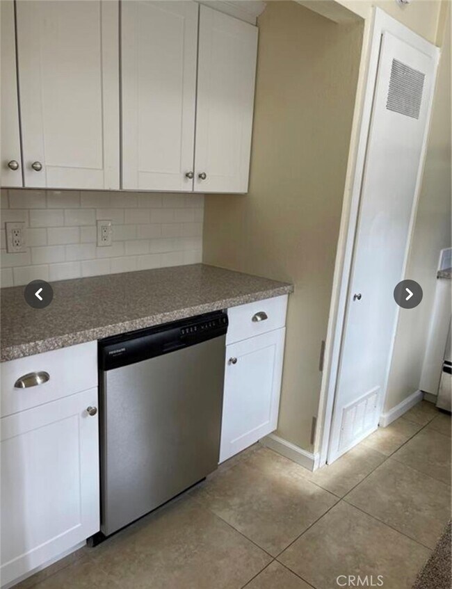 Foto del edificio - 9572 Cornwall Dr