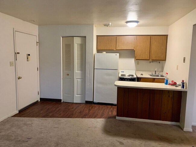 Foto del edificio - Moon Twp - 1 Bed 1 Bath - Tree Top Manor