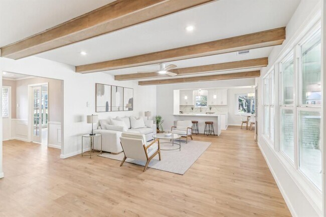 Foto del edificio - 8014 Meadowcroft Dr