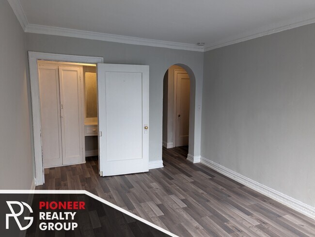 Foto del edificio - 429 W Roscoe St