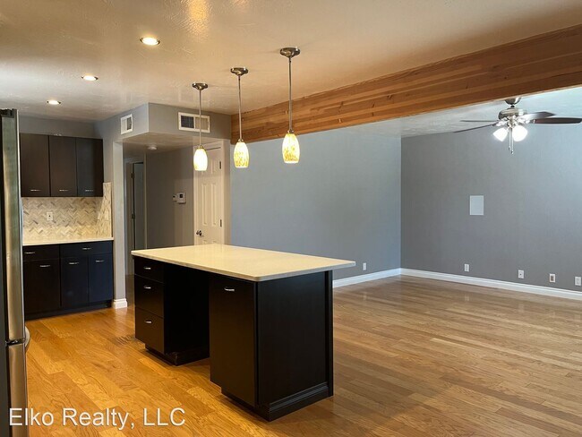 Foto del edificio - 3 br, 1 bath House - 199 Walnut St