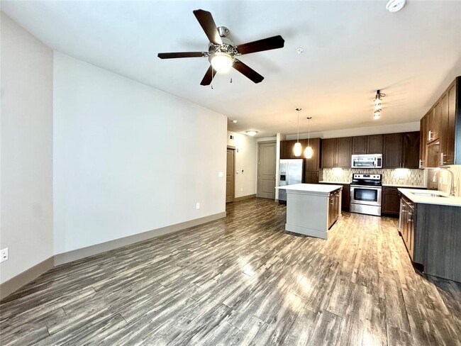 Foto del edificio - 5454 Washington Ave