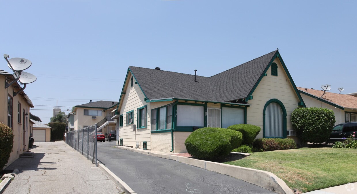 Primary Photo - 231-233 E Cedar Ave