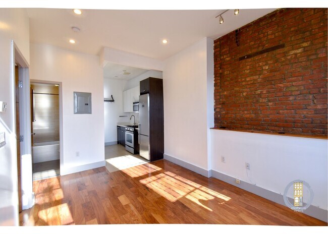 Building Photo - 382 Kosciuszko St