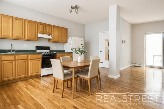 Building Photo - Spacious LOFT in Williamsburg with Private...