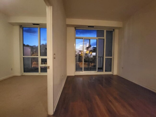 Photo du bâtiment - 52 Forest Manor Rd