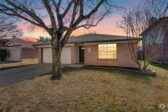 Building Photo - 1105 Hughmont Dr