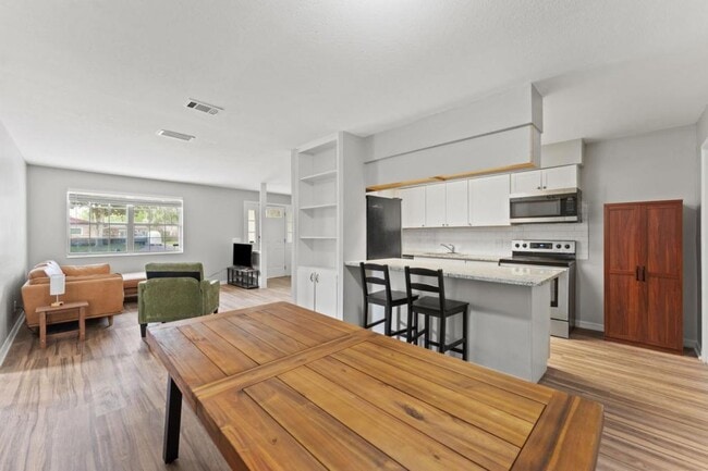 Foto del edificio - 7739 Pinnacle Dr