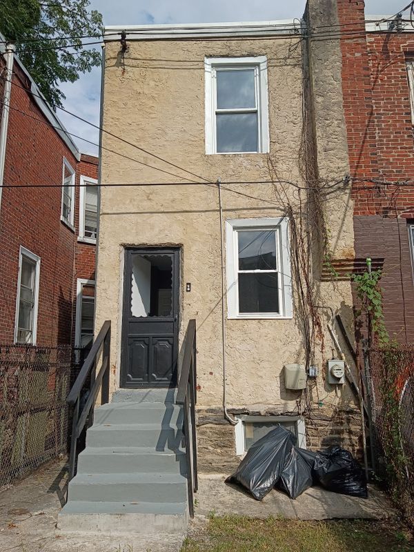 Foto del edificio - 6334 N Woodstock St