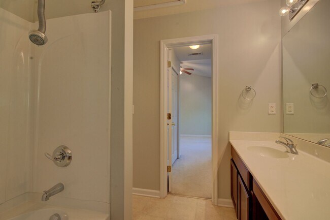 Foto del edificio - COMING SOON! Quiet Retreat in Concord – Mo...
