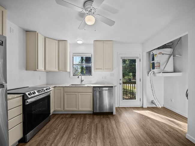 Foto del edificio - 110 Ravenwood Dr