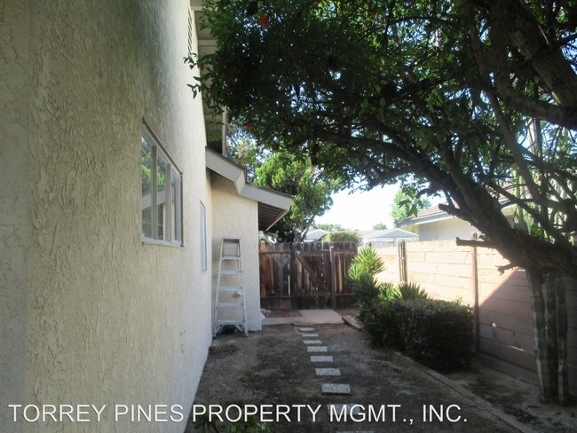 Building Photo - 3047 Governor Dr