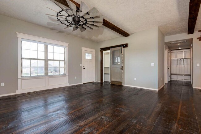 Foto del edificio - Republic Schools - Gorgeous 3 Bed 2 Bath 3 Car Garage For Rent!