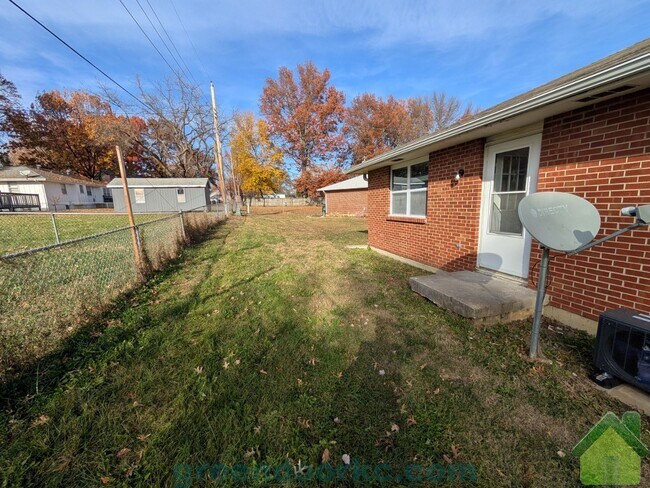 Foto del edificio - 412 Holiday Dr