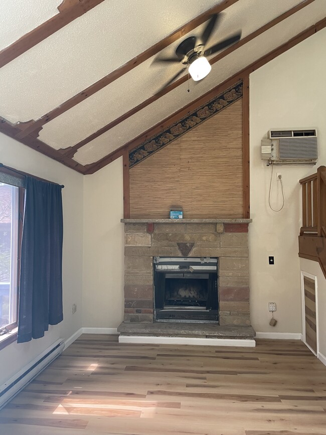 Building Photo - 7916 Sleepy Hollow Dr