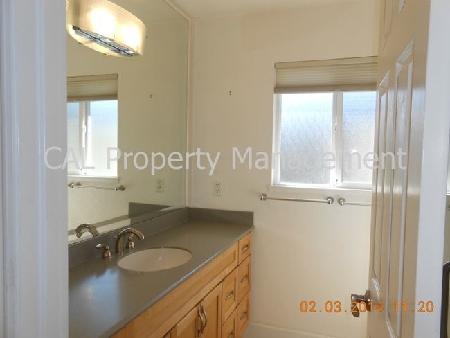 Foto del edificio - 571 Ambrose Dr