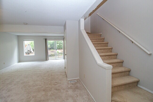 Foto del edificio - Coming Soon! Tours available by 4/5/25. Ch...