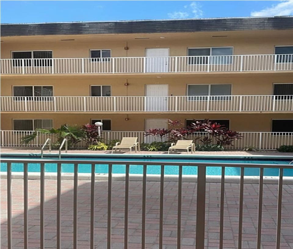 Foto principal - 7910 Taft St