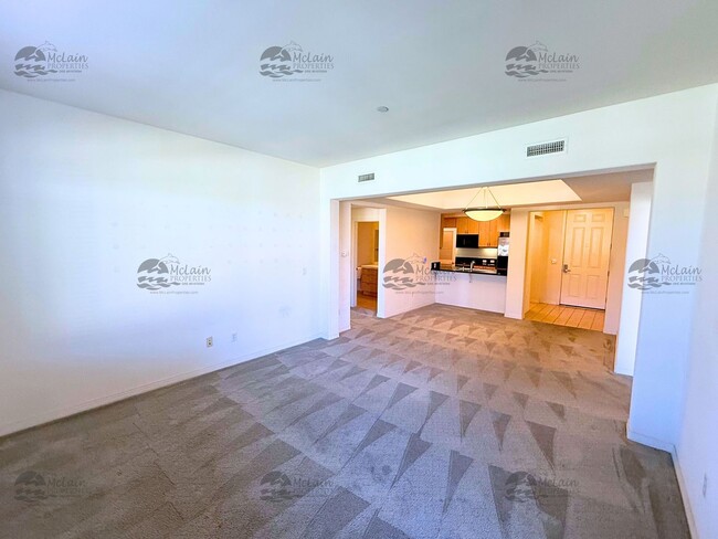Building Photo - Top Floor 2BD/2BA Condo