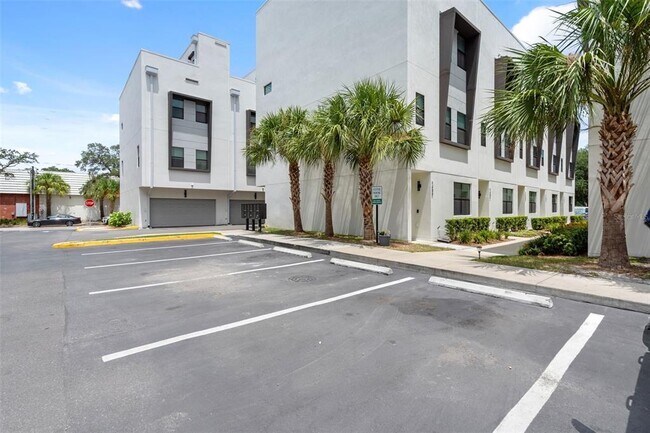 Building Photo - 1332 W Gray St