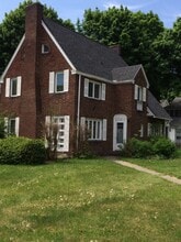 Building Photo - 114 Ferris Ave