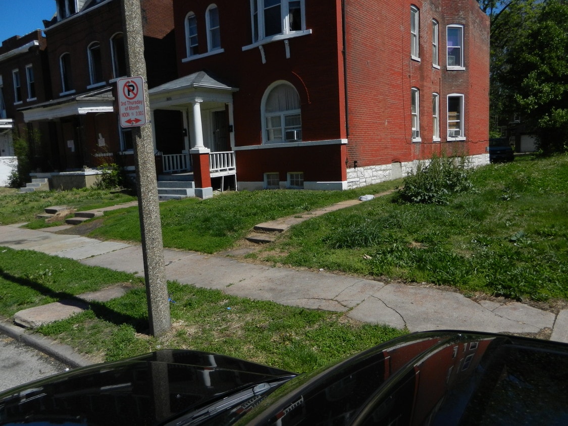 3919 Labadie Ave Unit 1 Floor, St. Louis, MO 63107 Apartment for Rent in St. Louis, MO