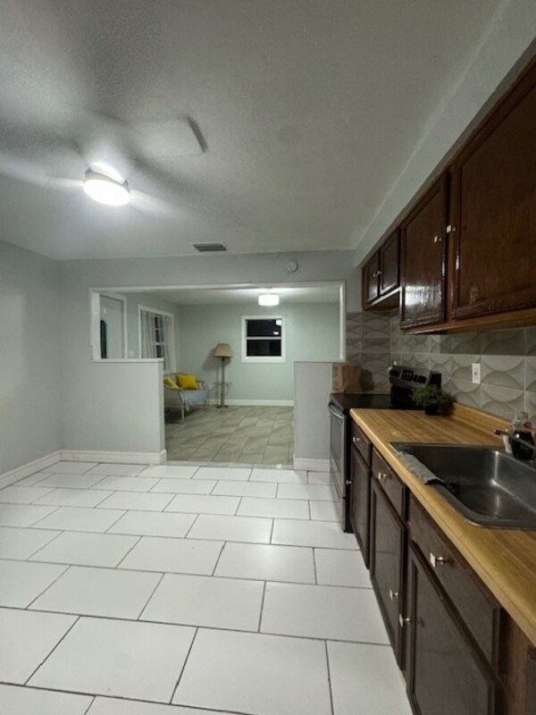 Foto del edificio - 711 E 129th Ave