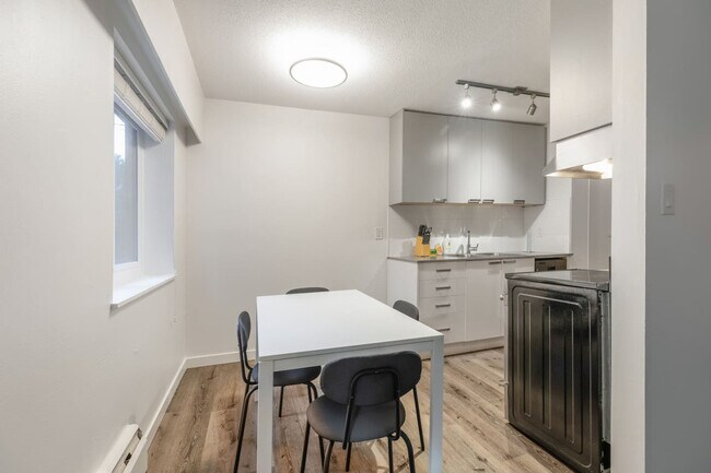 Photo du bâtiment - 254 E 12th Ave