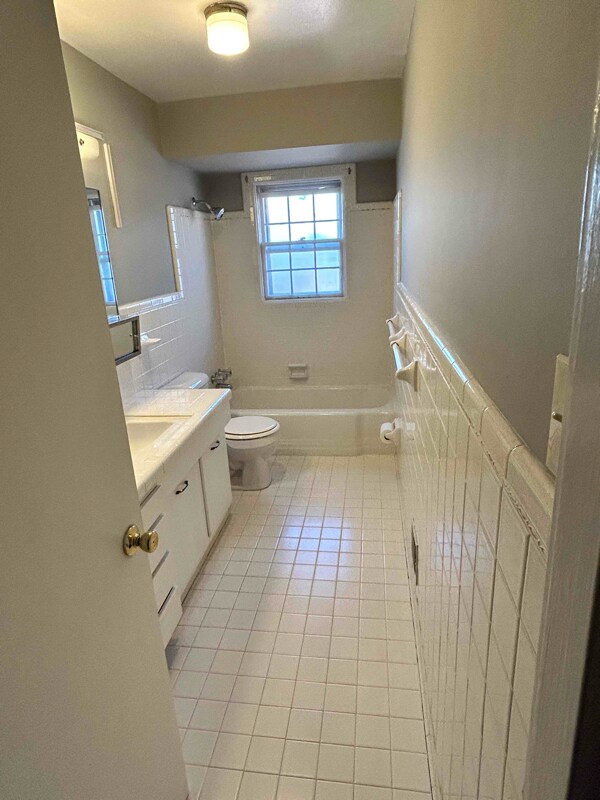 Building Photo - 2549 Glenmary Ave